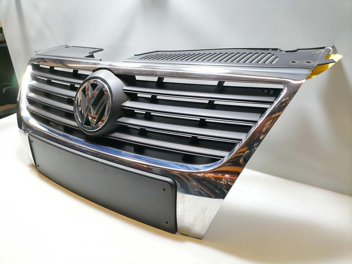 VW Passat 3C B6 original Kühlergrill für Fahrzeuge mit Parkhilfe PDC BJ05